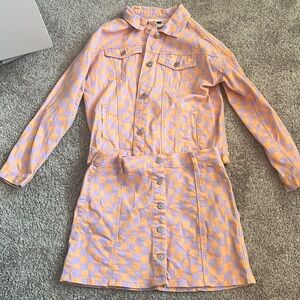 Orange and purple squares with buttons